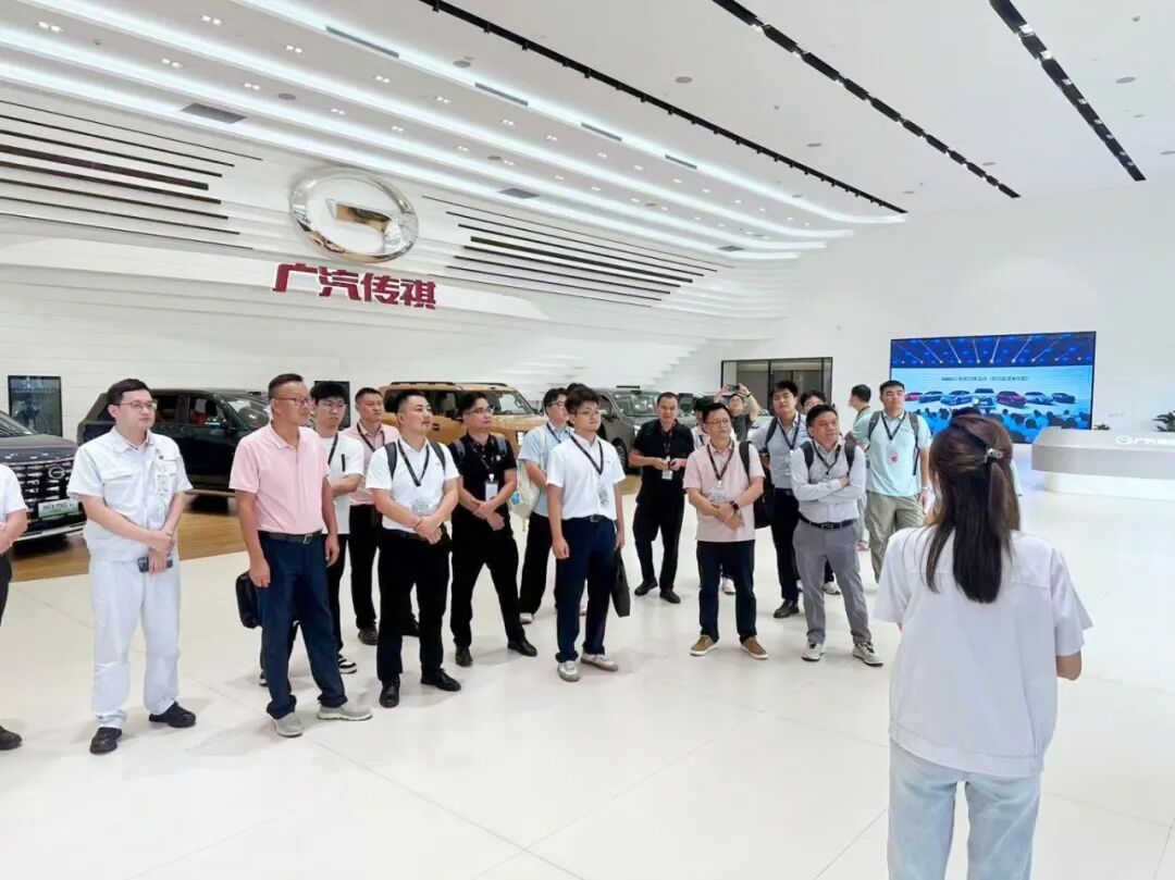 深圳意普成员在车间参观:汲取车企实战经验 深圳意普成员在车间参观:汲取车企实战经验